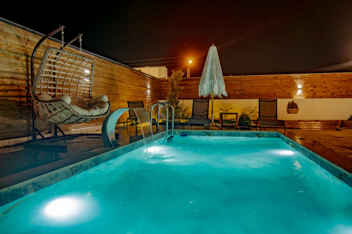 Şehrin Gürültüsünden Uzak